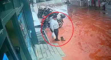 Çamurlu Ayakkabıyla Alışveriş: Yürek Isıtan Bir Hareket