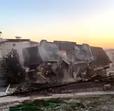 Antakya'da Depremzede Bina Yıkıldı