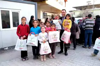 Defne Belediyesi'nden Afetzede Çocuklara Ayakkabı Desteği