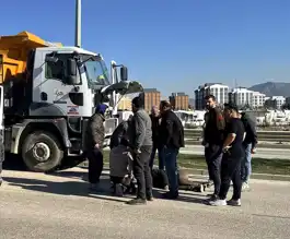 Defne'de Yaşlı Adam Hafriyat Kamyonuna Çarptı, Ağır Yaralı