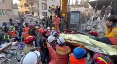 Depremden Kurtulan Genç, Fizik Tedaviye İhtiyaç Duyuyor