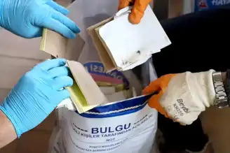 Deprem Enkazından Değerli Eşyalar Sahiplerine Ulaşıyor