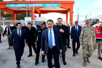 Gümrük Kapısı Açıldı: Suriyelilerin Güvenli Dönüşü Destekleniyor