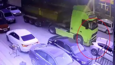 Hafriyat Kamyonu Kazası: Otomobil Metrelerce Sürüklenecekti!