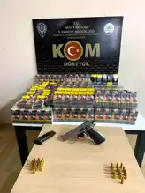 Hatay'da Kaçak Sigara ve Silah Operasyonu: 3 Gözaltı