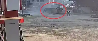 Hatay'da Kamyon Devrildi: Şoför Yaralandı, Yol Kapandı