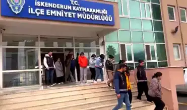 Hatay'da Masaj Salonlarına Baskın: 20 Kaçak Göçmen Yakalandı