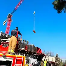 Hatay İnşaatında İşçi Kazası: Vinçle Kurtarıldı