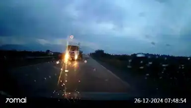 Hatay'da Tanker, Yağmurda Karşı Şeride Geçti!