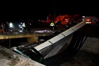 Hatay'da Tır Köprüden Dereye Uçtu, Sürücü Kayıp!