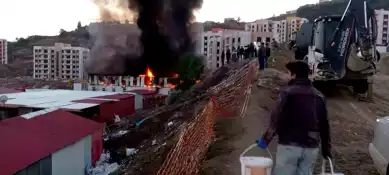 Hatay'da Konteyner Yatakhanesi Yandı