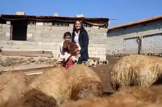 Sorumluluk Dersi: Köy Okulunda Öğrenciler Ailelerine Yardım Ediyor