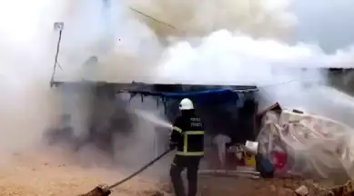 Reyhanlı'da Depremzede Konteyneri Yandı