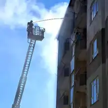 Samandağ'da Apartman Yangını: İtfaiye Ekipleri Müdahale Etti