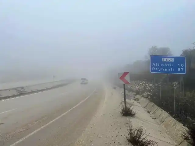 Altınözü'nde Sis, Ulaşımı Felç Etti!