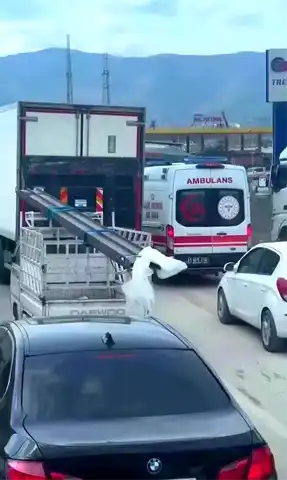 Antakya'da Ambulans Trafiğe Takıldı!