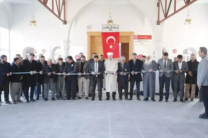 Yeni Cami, Şehre Kapılarını Açtı