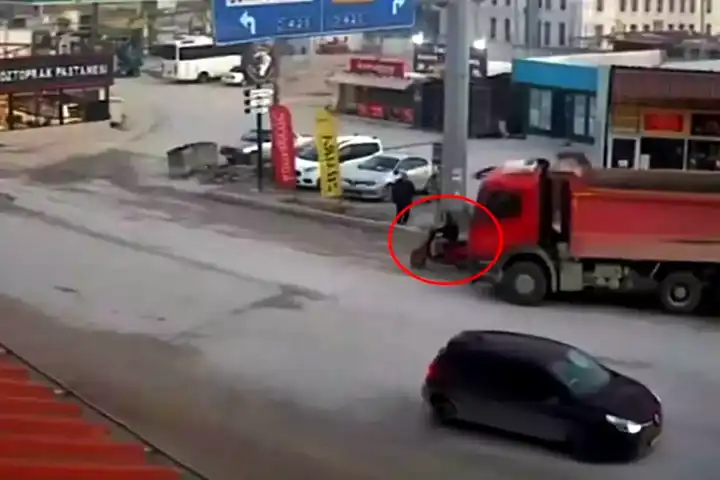 Hatay'da Dehşet Verici Kaza: Genç Motosikletçi Yaşam Yitirdi