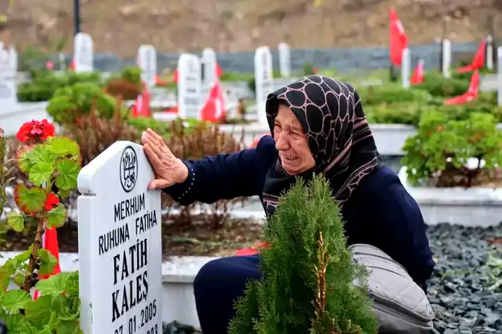 Depremde 3 Torununu Kaybeden Dede: 