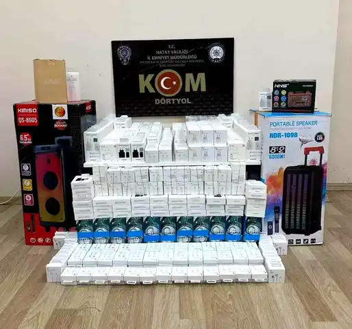 Dörtyol'da Kaçak Telefon Aksesuarları Operasyonu