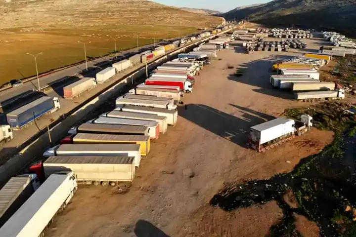 Esad Sonrası Suriye Sınırı'nda Tır Kuyrukları!