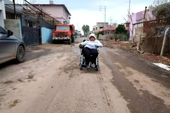 Hatay'da Engelli Çocuğa Akülü Araç