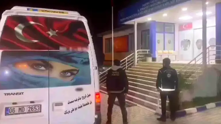 Hatay'da Kaçak Göçmen Baskını: 14 Kişi Yakalandı