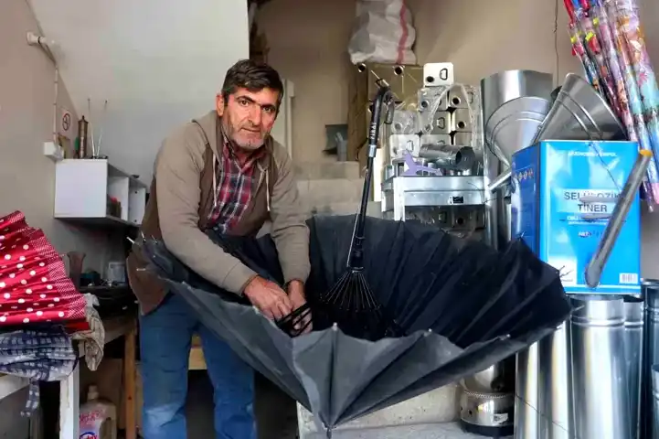 Hatay'da Şemsiye Tamiri Revaçta!