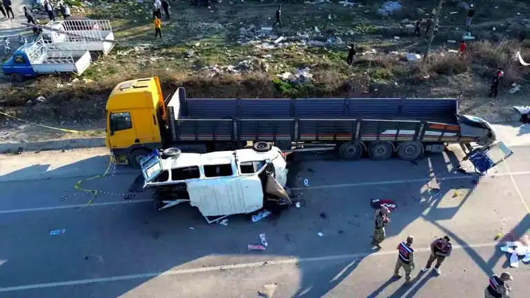 Hatay'da Minibüs Kazası: 6 Ölü, 8 Yaralı