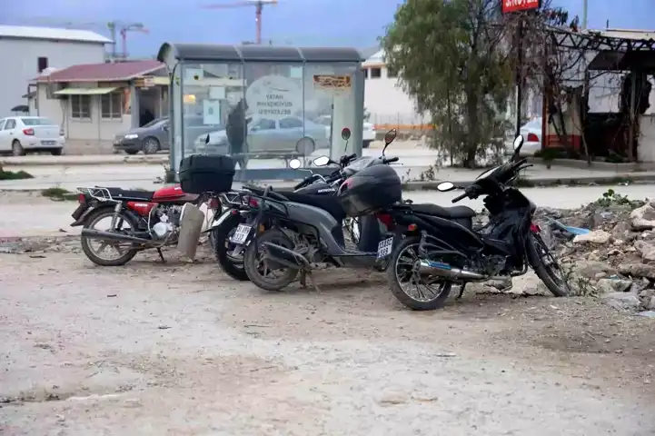 Hatay'da Motosiklet Hırsızlığı: Kamera Kayıtları Ortaya Çıktı!