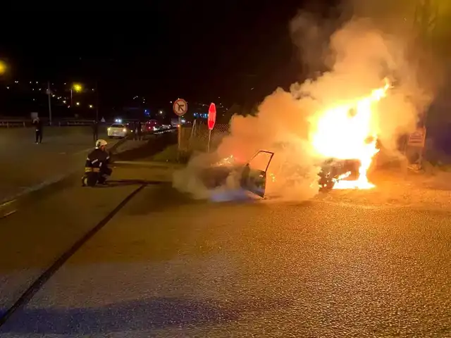 Hatay İskenderun'da Otomobil Yandı!