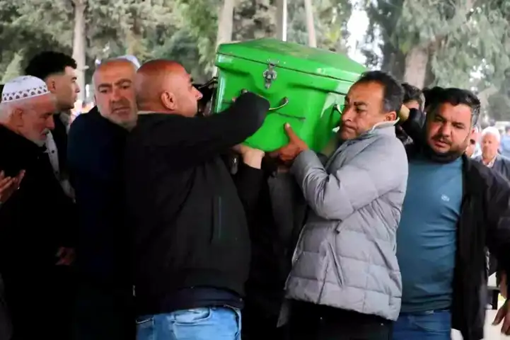 Hatay'da 6 Kişi Öldü: Minibüs Tıra Çarptı