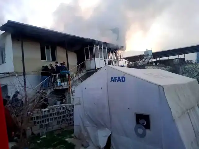 Kırıkhan'da Evde Yangın, Hasar Var
