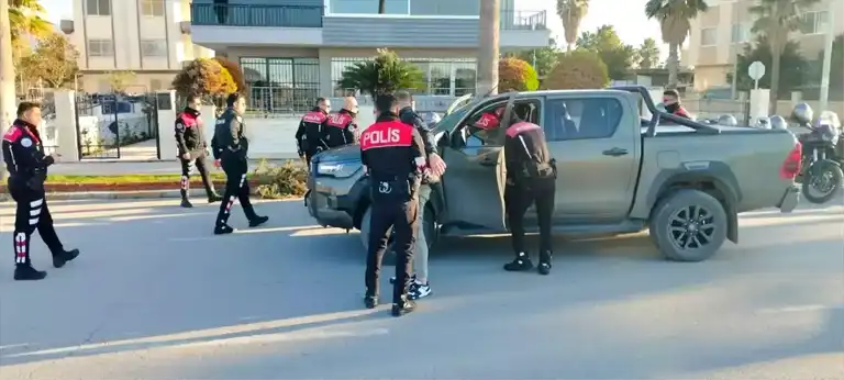 İskenderun'da Güvenlik Uygulaması: Polis, GBT ve Araç Araması Yaptı