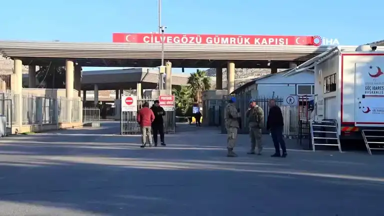 Suriyeli Kardeşler, Karneleriyle Memlekete Dönüyor