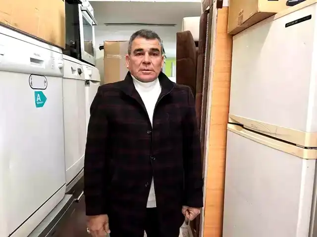Hatay'daki Suriyeliler Eşyalarını Satıyor