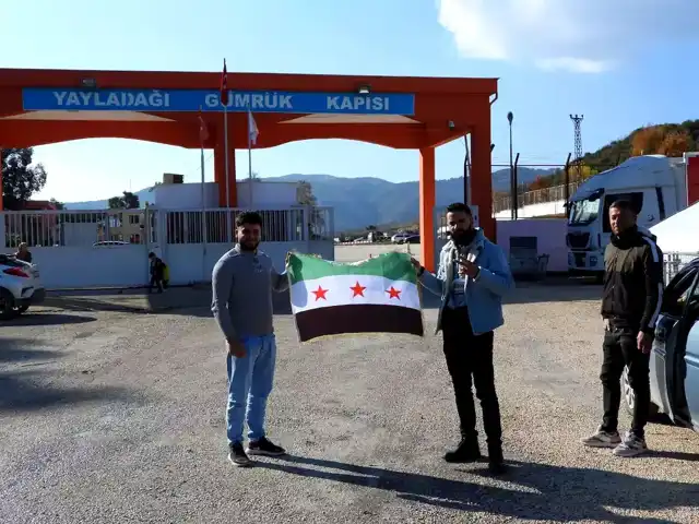 Suriyeliler Yayladağı'ndan Ülkelerine Dönüyor